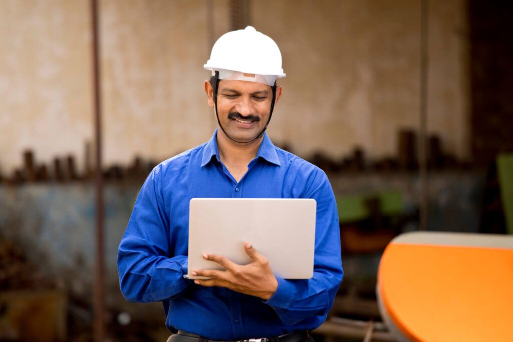 A fleet owner reviews the analytics of his drivers and the use of their fuel cards in real-time.