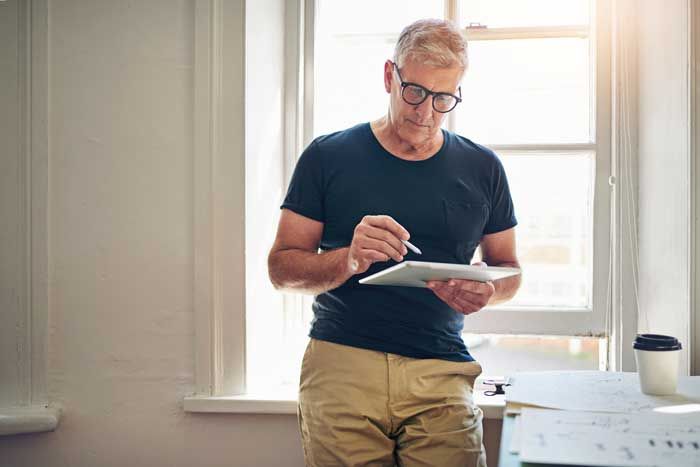 A business owner works on applying for a fuel card for his fleet business.
